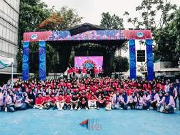 Foto bersama panitia di panggung utama Alpen Southfest 2025